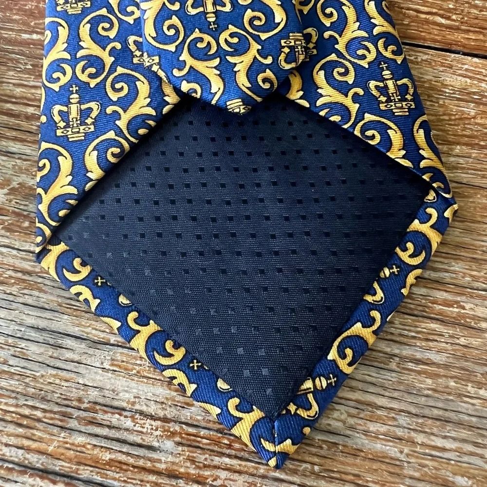 Colonial Williamsburg Foundation Men’s Silk Tie Gold Navy Royal All-Over Design